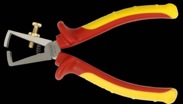 Stanley 0-84-010 - Кусачки для электрика для зачистки проводов изолированные MaxSteel "VDE" 1000В, 170 мм Stanley 0-84-010 - Кусачки для электрика для зачистки проводов изолированные MaxSteel "VDE" 1000В, 170 мм