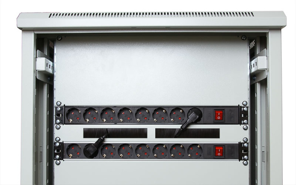 Cabeus, PDU-8P, блок евророзеток для 19" шкафов, горизонтальный, 8 розеток, 10 A, выключатель, гнездо под шнур, алюминиевый корпус Cabeus, PDU-8P, блок евророзеток для 19" шкафов, горизонтальный, 8 розеток, 10 A, выключатель, гнездо под шнур, алюминиевый корпус