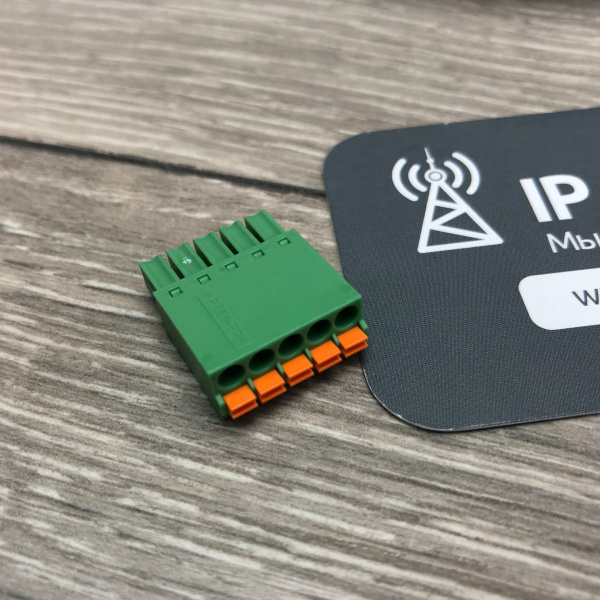 Shure Stem Hub , хаб для подключения до 12 устройств в одну систему Shure Stem Hub , хаб для подключения до 12 устройств в одну систему